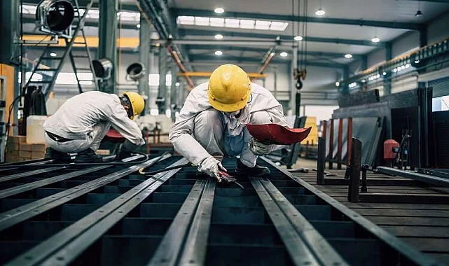 Bayraklı Cam Balkon